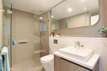 GREAT INNER CITY PAD WITH IMMACULATE INTERIORS - Photo 5