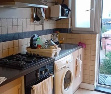 Room in a Shared Flat, Wendover Court, W3 - Photo 3