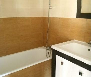 Location Appartement 2 pièces 45m² NIMES 30900 - Photo 3