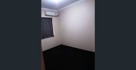 Cosy Four bedroom house at the heart of Byford - Photo 3