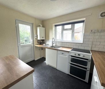 2 bedroom semi-detached bungalow to rent - Photo 4