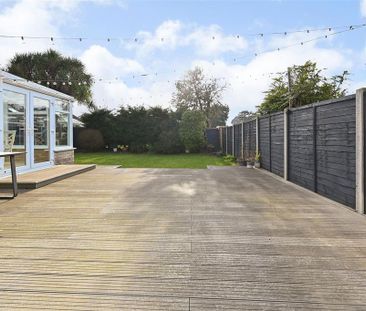2 bedroom semi-detached bungalow to rent - Photo 2