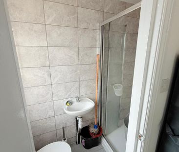 3 bedroom flat to rent - Photo 2