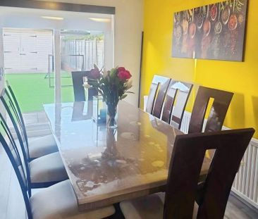 5 bedroom semi-detached house to rent - Photo 2