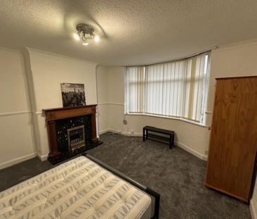 4 bedroom semi-detached house to rent - Photo 3