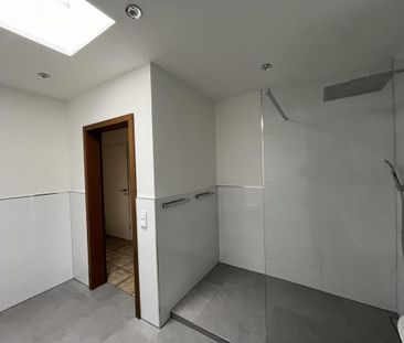 Großzügiges Wohnen auf einer Etage mit neuem, bislang unbenutztem D... - Photo 1