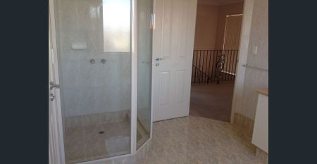 Beautiful Townhouse in Stirling - Photo 4