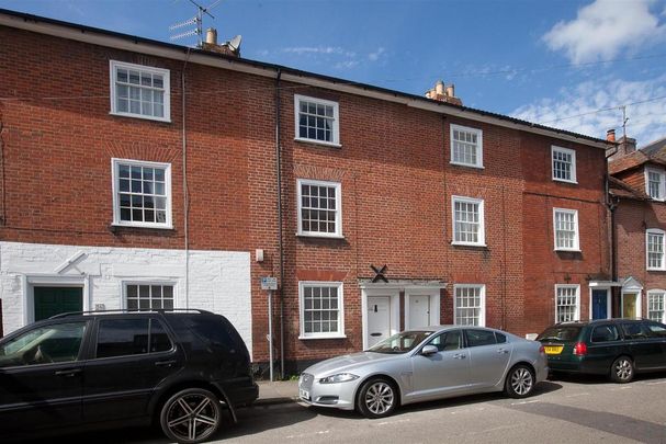 4 bedroom terraced house to rent - Photo 1