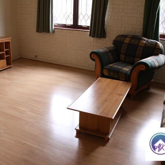 3 Bedroom Flat To Rent - Photo 1