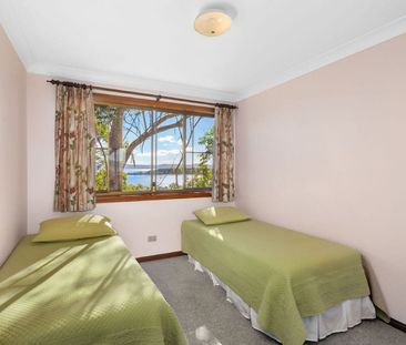 Home Sweet Home – Fully Furnished 4-Bedroom Property - Photo 4