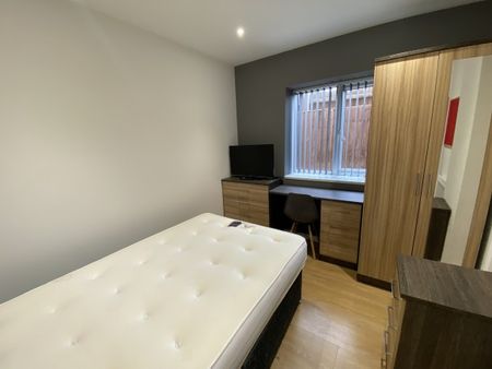 4 Bed - Flat 3, 35 Braunstone Gate, Leicester, - Photo 5