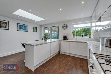 3 bedroom semi-detached house to rent - Photo 4