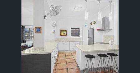 So Very Rare! Right on the Esplanade! - Photo 2