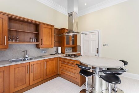 3 bedroom flat to rent - Photo 4