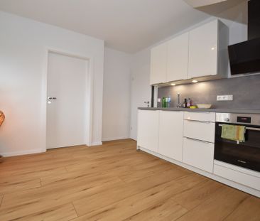 Charmante, großzügige Dachgeschosswohnung mit Loggia und Einbauküch... - Photo 1