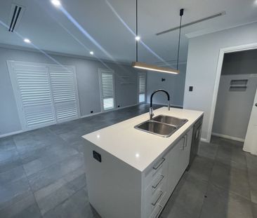 MODERN HOME - GREAT LOCATION - Photo 5