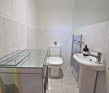 3 bedroom semi-detached house to rent - Photo 6