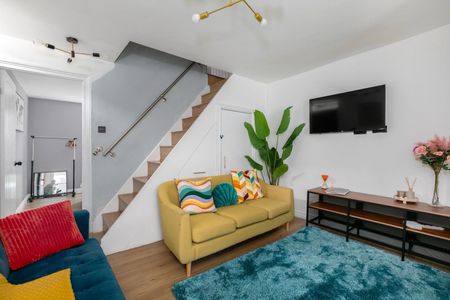 3 Bed Semi-Detached House, Farley Place, SE25 - Photo 4