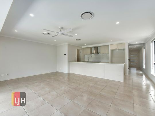 SPACIOUS AND AIR CONDITIONED 4 BEDROOM HOME - Photo 1