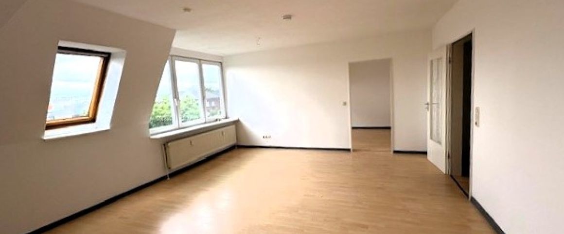 1 MONAT MIETFREI! Schicke Dachgeschosswohnung inkl Einbauküche Brunsbüttel - Otto Stöben GmbH - Photo 1