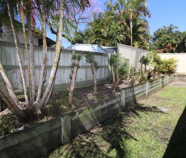 2/3 Tomkins Place, Southport, Qld 4215 - Photo 5