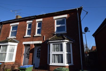 3 bedroom end of terrace house to rent - Photo 4