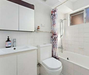 Spacious 2-Bedroom Apartment ! - Photo 4