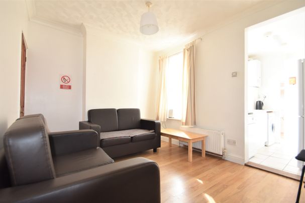 3 bedroom terraced house to rent - Photo 1