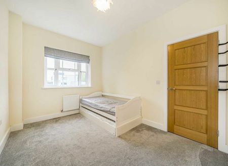 Cagney Close - Photo 5