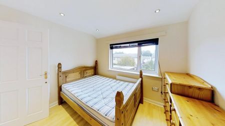 4 bedroom semi-detached house to rent - Photo 5
