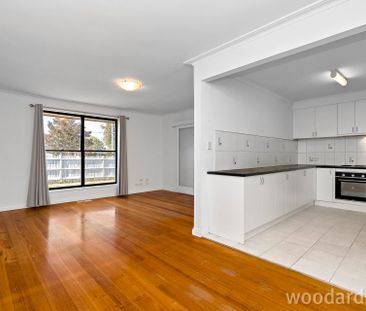 Spacious 3 Bedroom Home - Photo 6