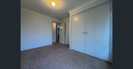 THREE BEDROOM HOME PERFECTLY POSITIONED - Photo 2