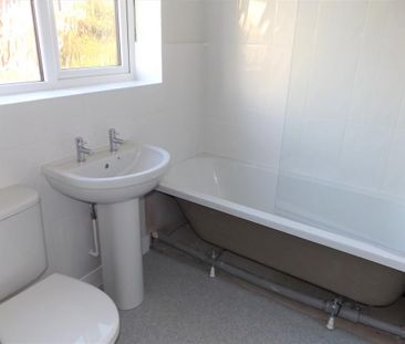 1 bedroom ground floor flat to rent - Photo 4