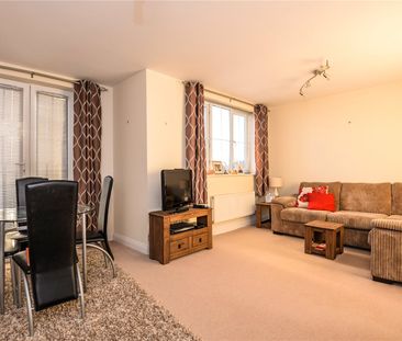 2 bedroom Flat in English Court, Wokingham - Photo 1