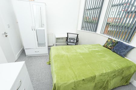 5 bedroom end of terrace house to rent - Photo 4
