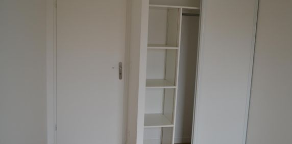 location Appartement F3 DE 60.5m² À VELIZY-VILLACOUBLAY - Photo 2