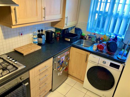 3 bedroom semi-detached house to rent - Photo 4