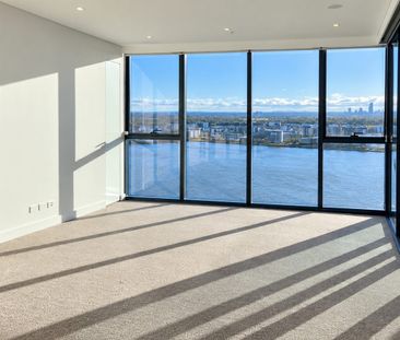 Luxurious 3-Bedroom Apartment with Uninterrupted Water Views in Rhodes Central - Photo 1