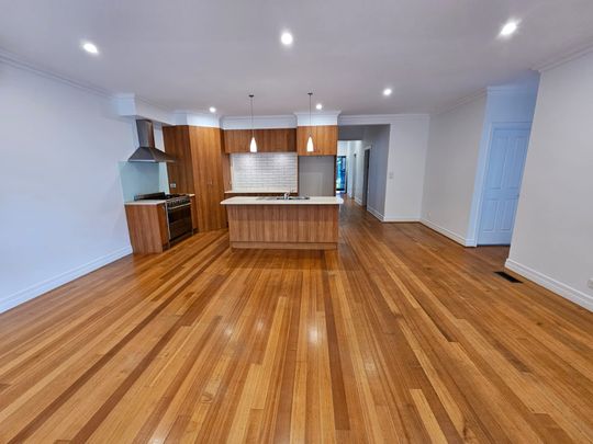 7 Mortimer Street, Huntingdale VIC 3166 - House For Rent | Domain - Photo 1