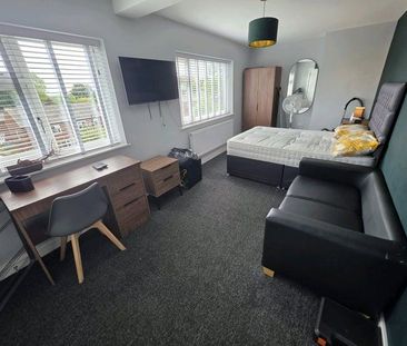 1 bedroom in a house share to rent - Photo 4