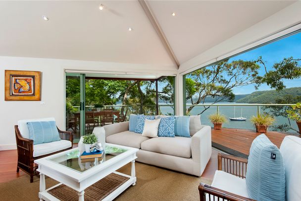 4 Bedroom Deep Waterfront Home - Photo 1