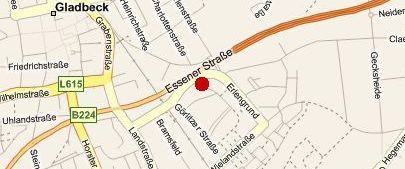 Wohnung mit modernem Wannenbad und neuer Tapezierung an den Wandflächen - Photo 1