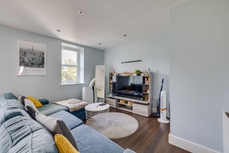 A modern two double bedroom flat on the second floor of this private development in Roehampton. Offered on a furnished/unfurnished basis and benefiting from underground parking. Available now. - Photo 3