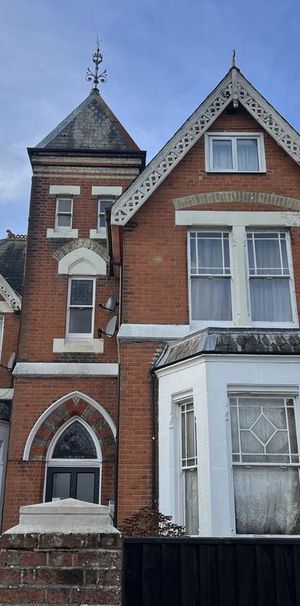 1 bedroom in a house share to rent - Photo 1