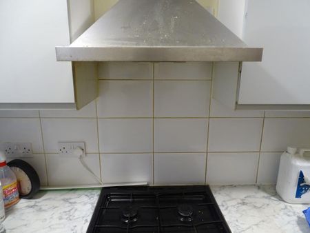 6 bedroom terraced house to rent - Photo 4