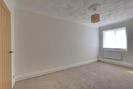 2 bedroom ground floor flat to rent - Photo 3