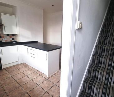 2 bedroom end of terrace house to rent - Photo 1