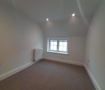 4 bedroom link detached house to rent - Photo 5
