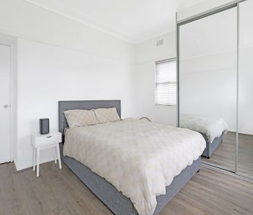 Renovated Two Bedroom Home - Photo 3