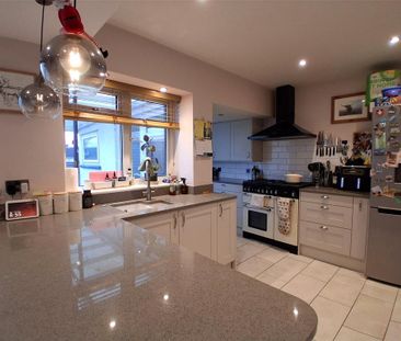 3 bedroom terraced house to rent - Photo 5